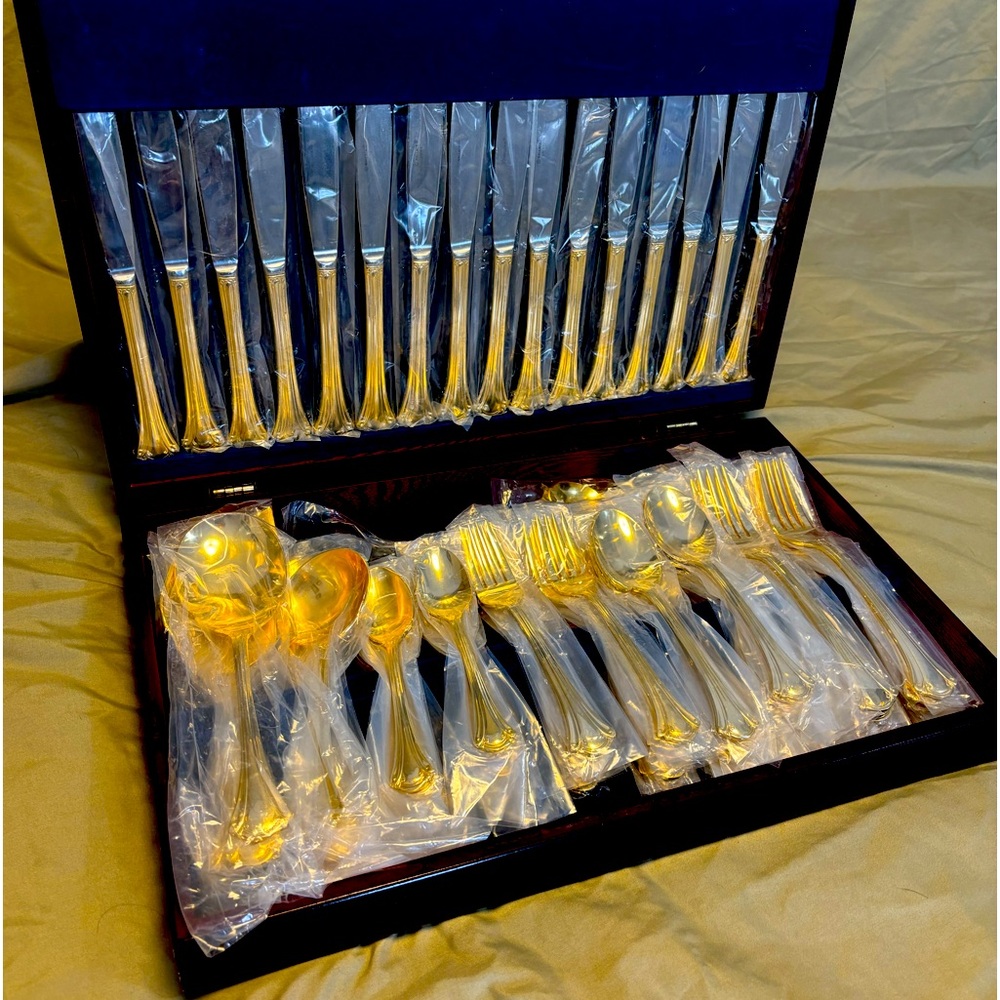 Vintage Wallace 92 Piece Flatware Set